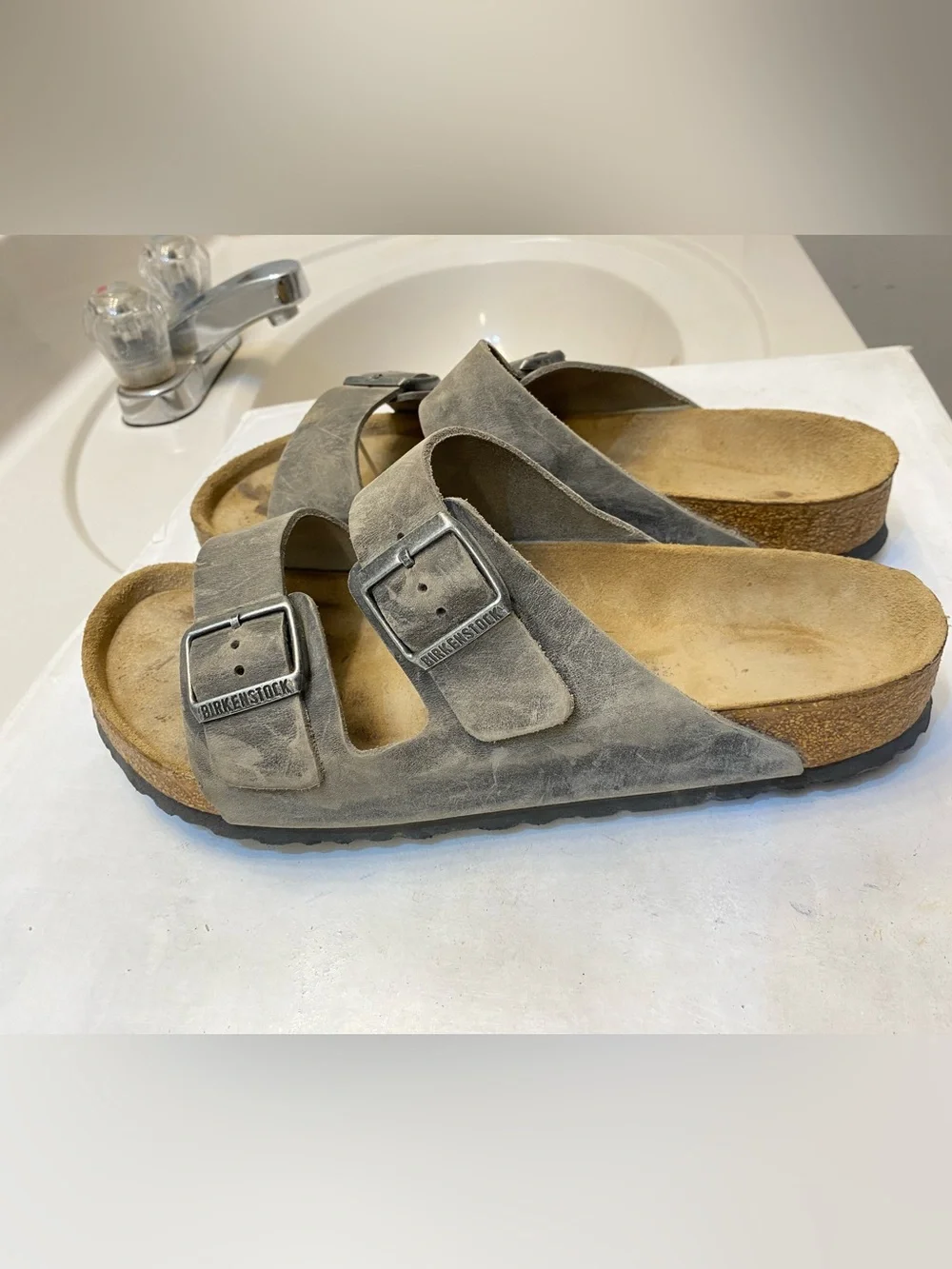 Birkenstock Arizona Sandals Size 42, Women Size 11, Men’s Size 9 great condition